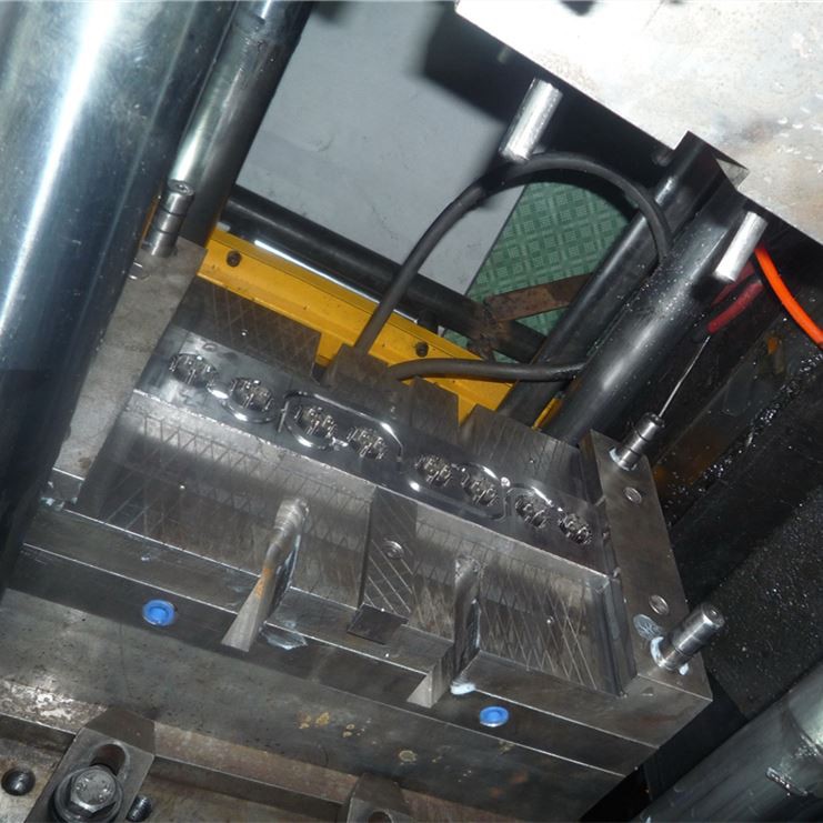 Cúrsaí ar gá aird a thabhairt orthu in amhábhair phlaisteacha